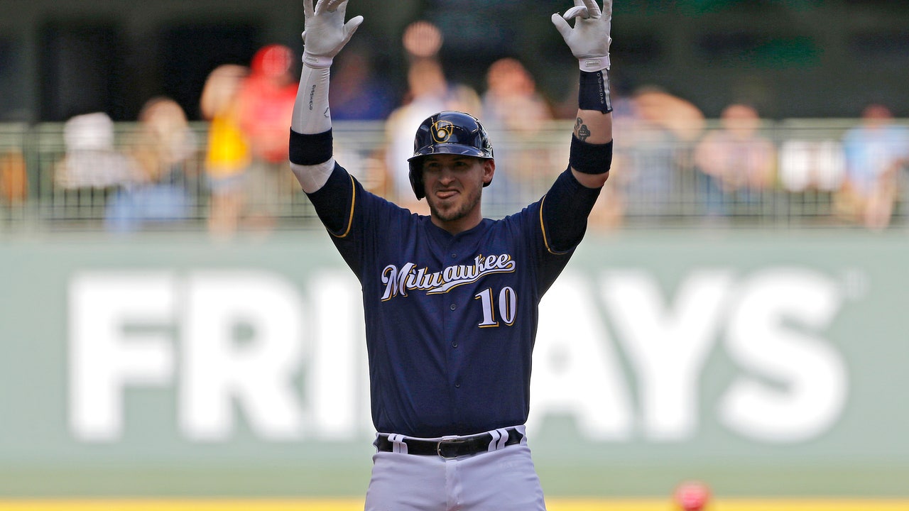 Grandal hits first lead-off HR, Brewers beat Reds 6-5
